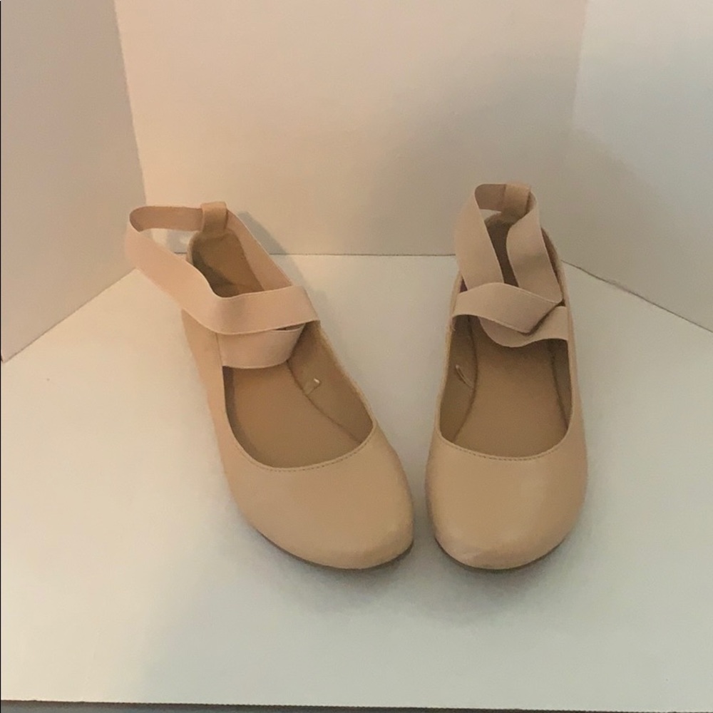 Flat ballet shoes